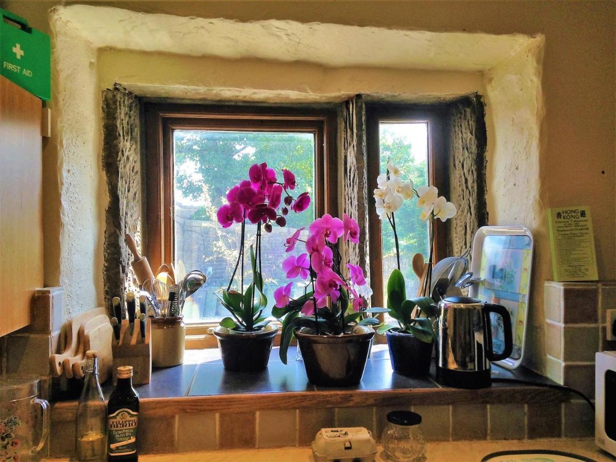 Bijou Cottage In Bronte Country With Wood-Burning Stove & Hot Tub Spa Haworth Exterior foto